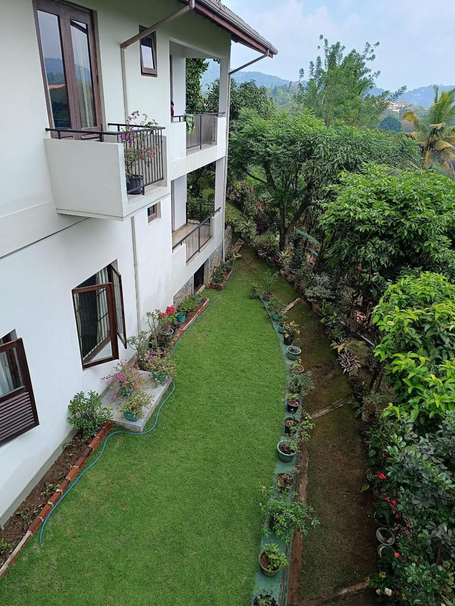 Apartmán Shalom Peradeniya Exteriér fotografie